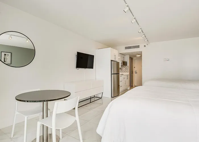 Sunny Isles Beach Resort Studio With Ocean Views