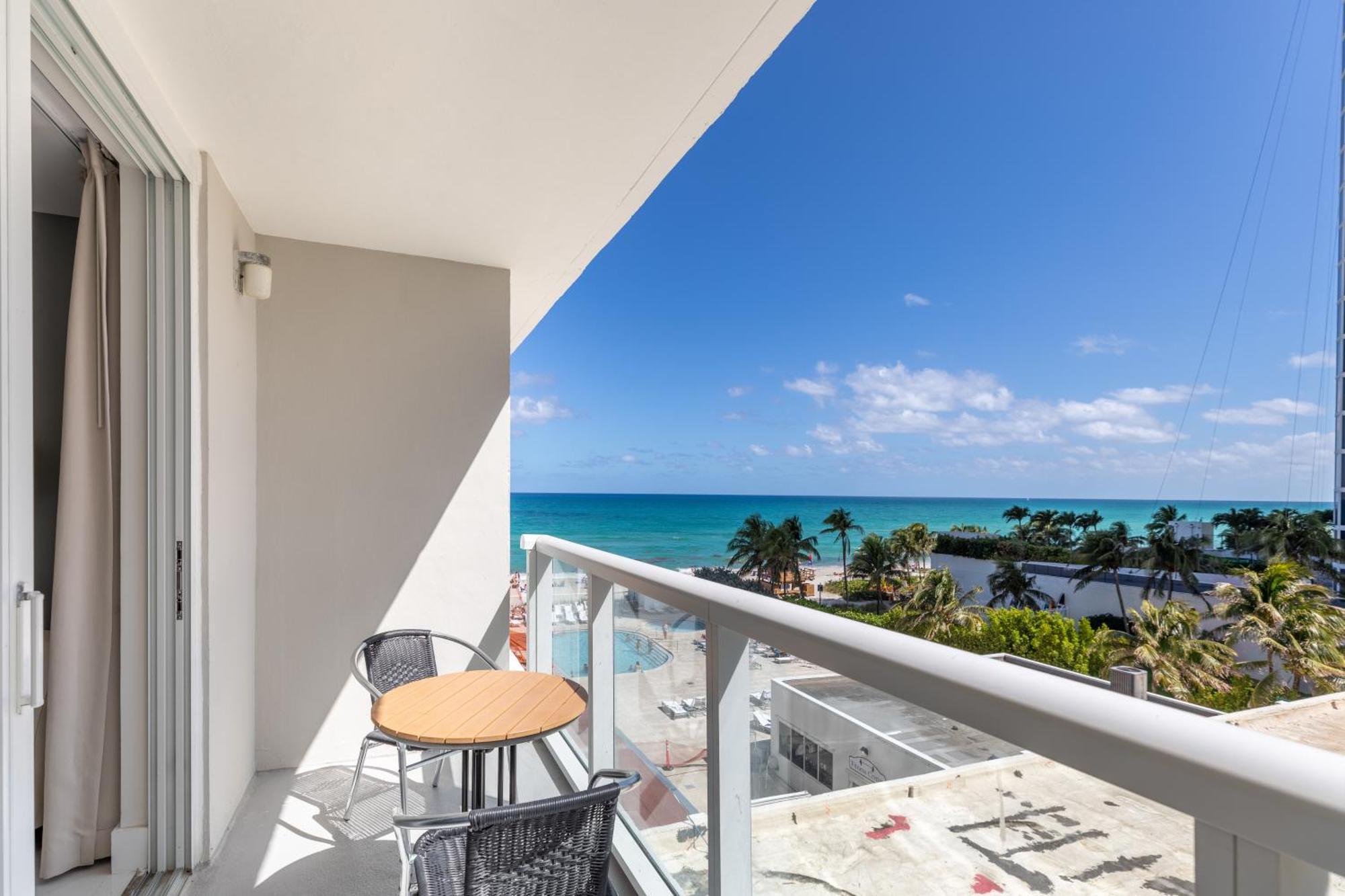 Sunny Isles With Ocean Views Appartement
