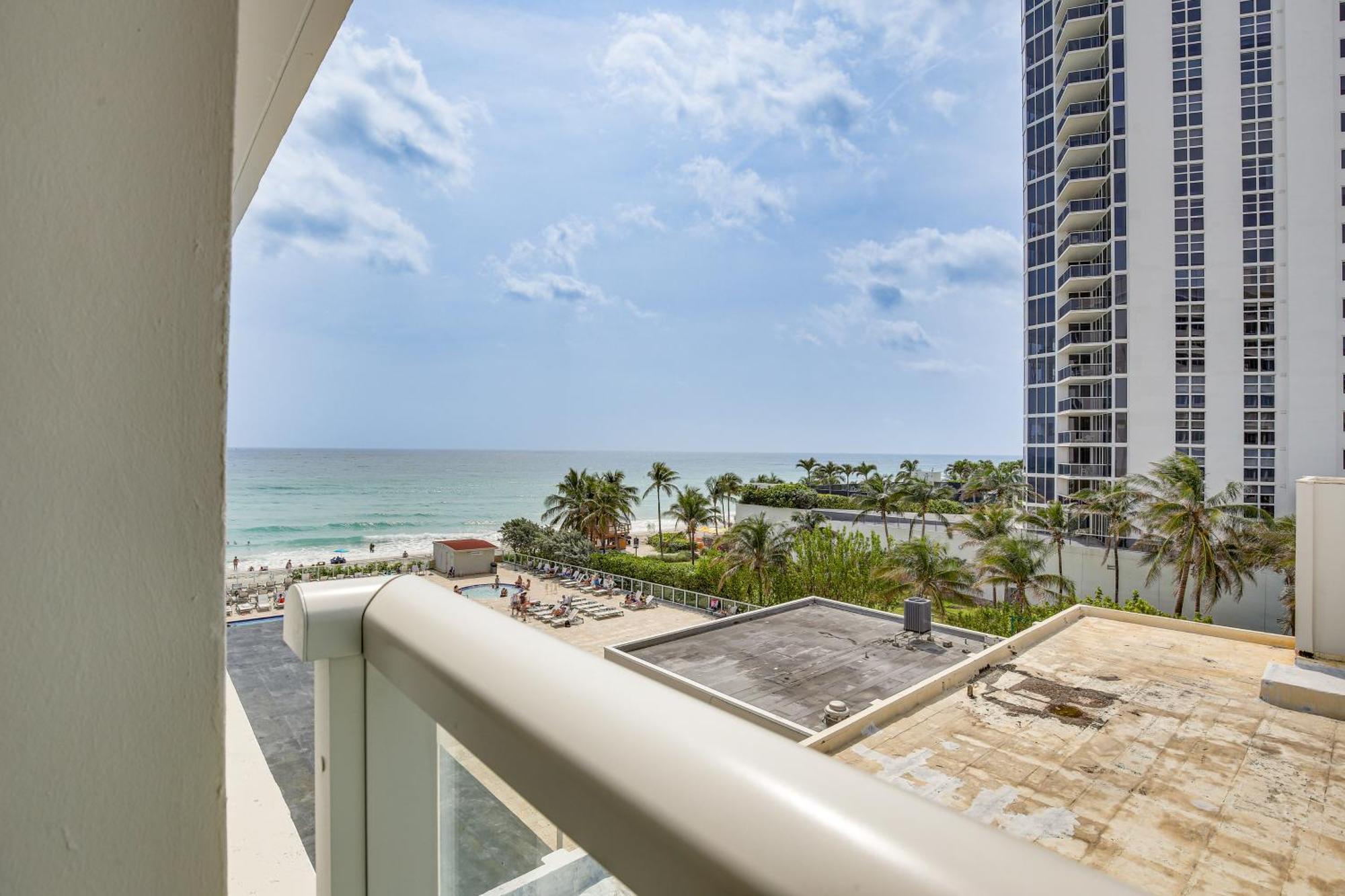 Sunny Isles With Ocean Views Appartement